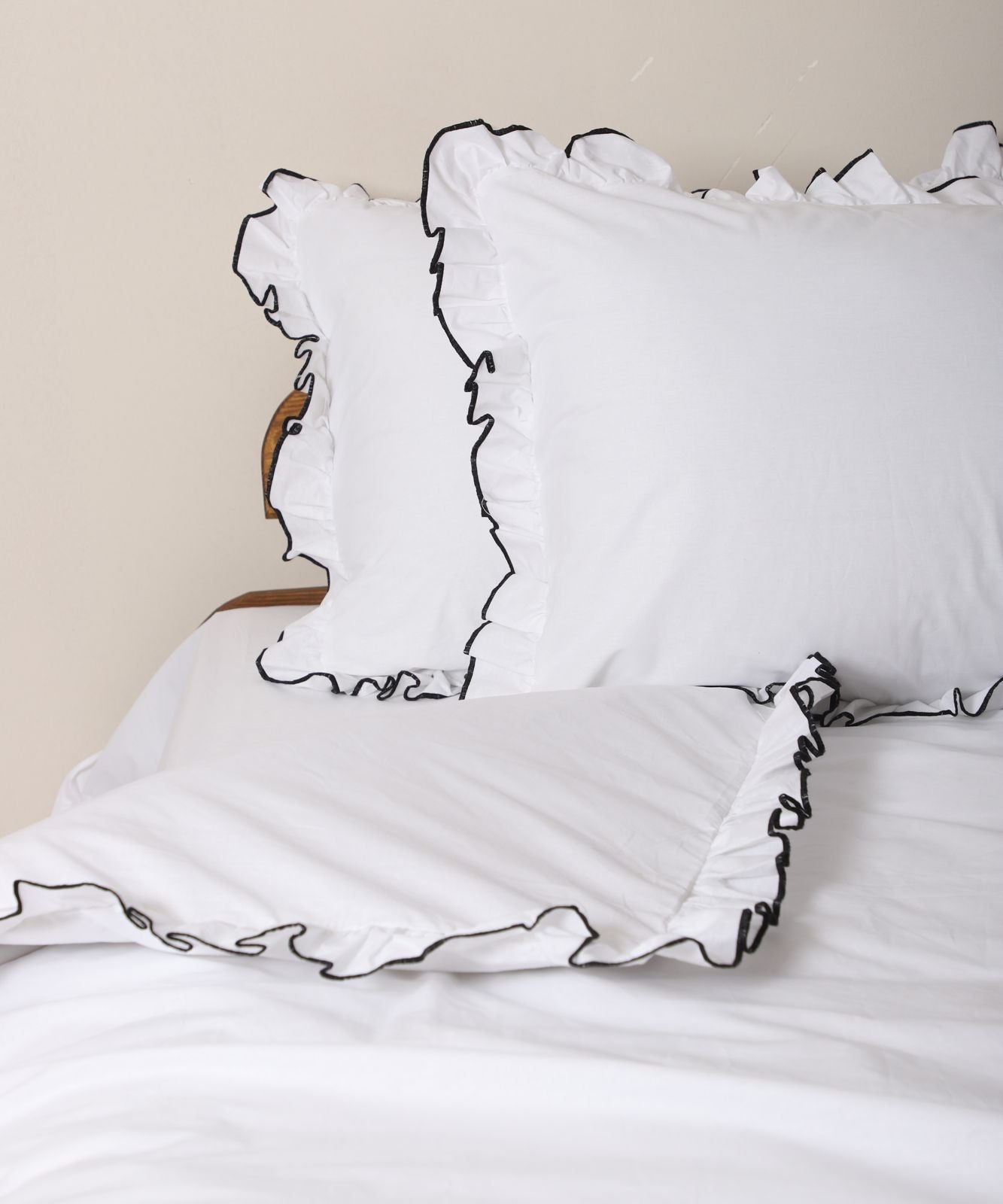 %100 Poplin Pamuk Kumaş l Fırfırlı Çift Kişilik Beyaz Nevresim Takımı