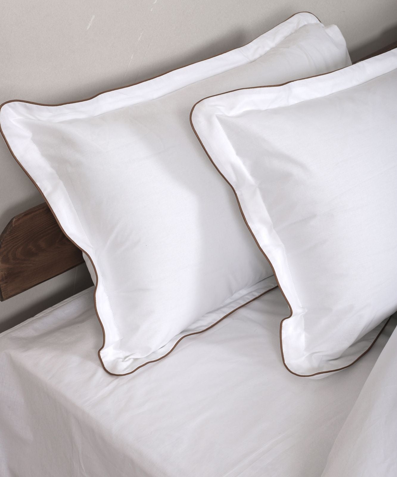 Arabiyeli Beyaz Nevresim Takımı – Minimalist Şıklık