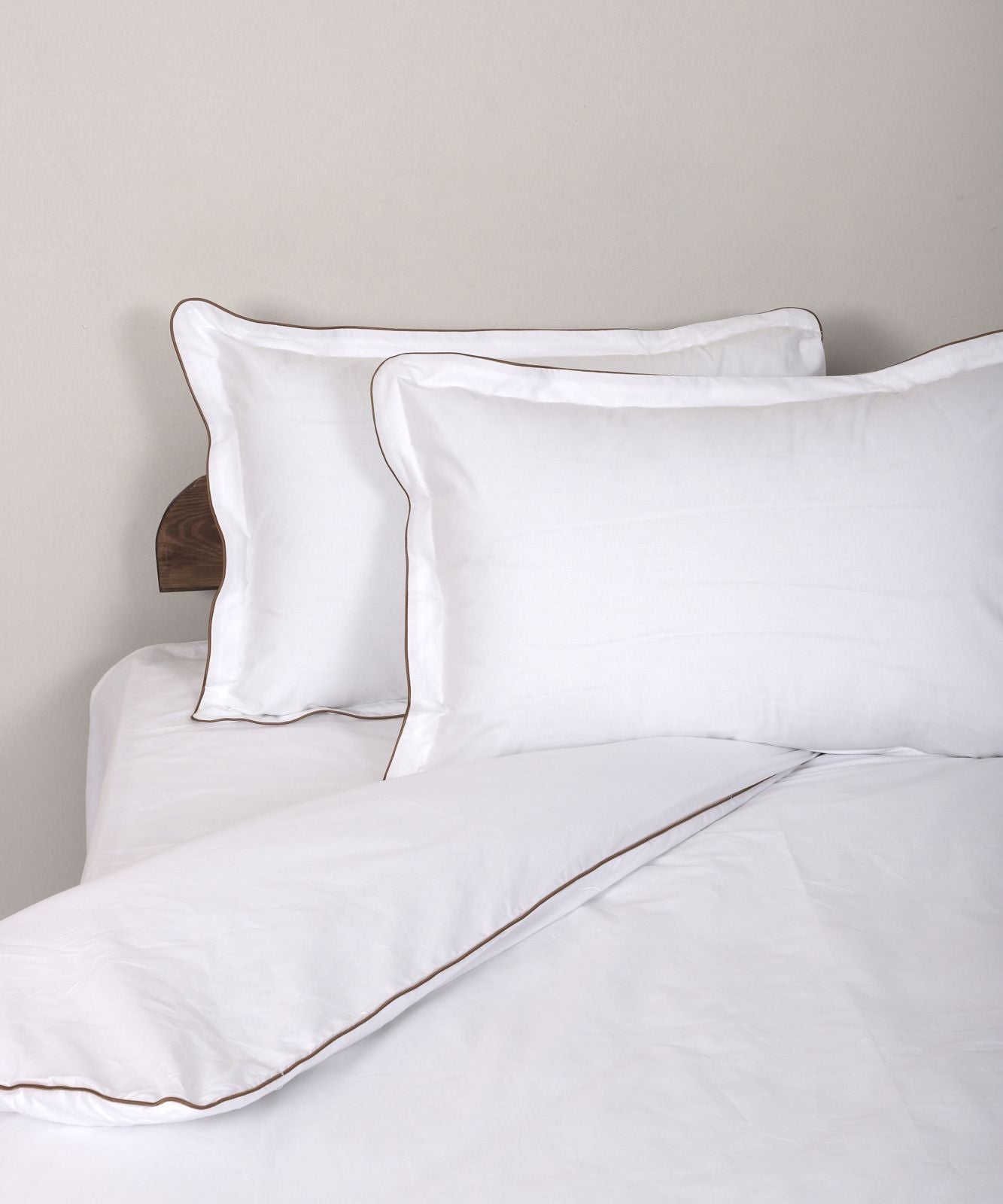 Arabiyeli Beyaz Nevresim Takımı – Minimalist Şıklık