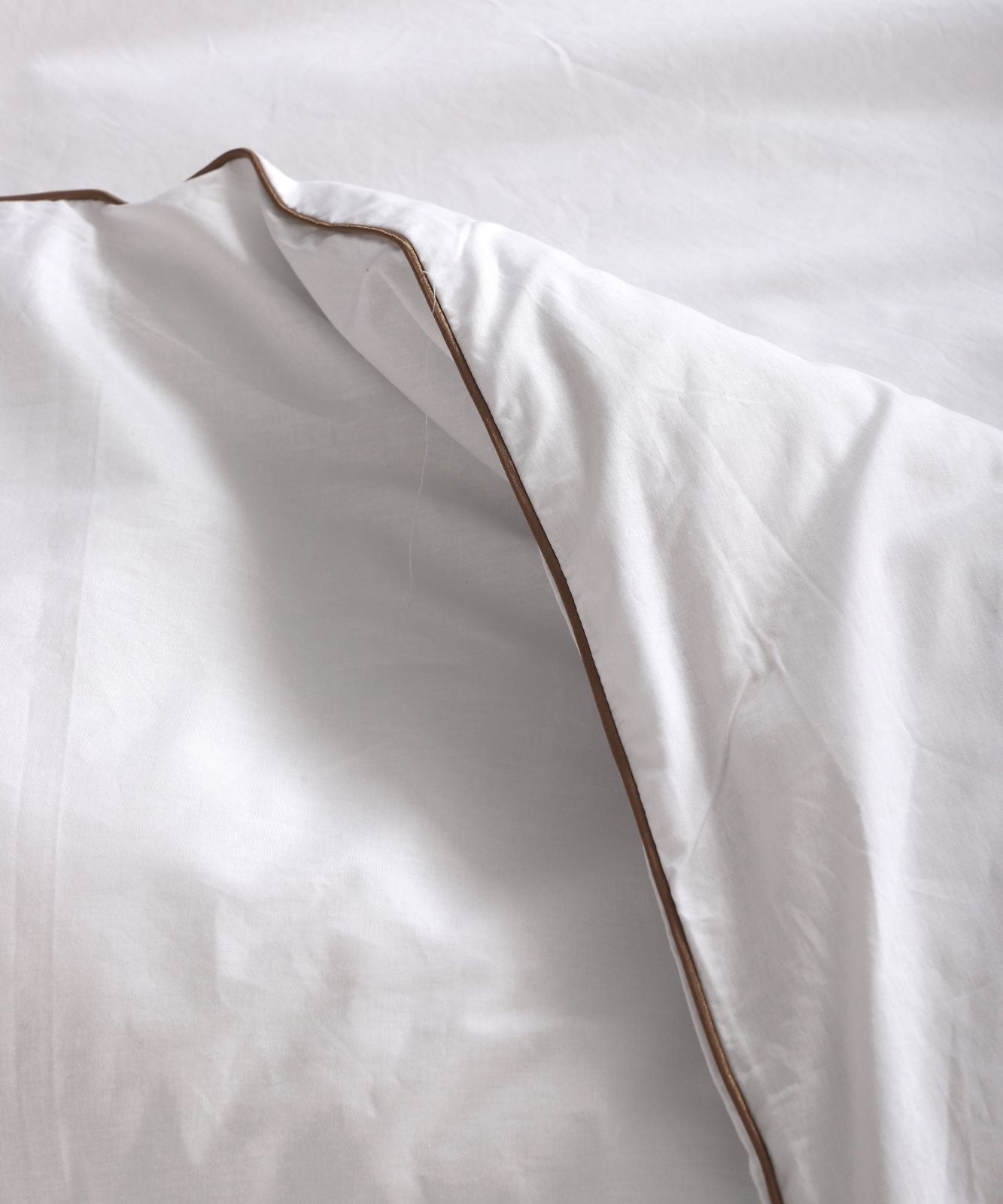 Arabiyeli Beyaz Nevresim Takımı – Minimalist Şıklık